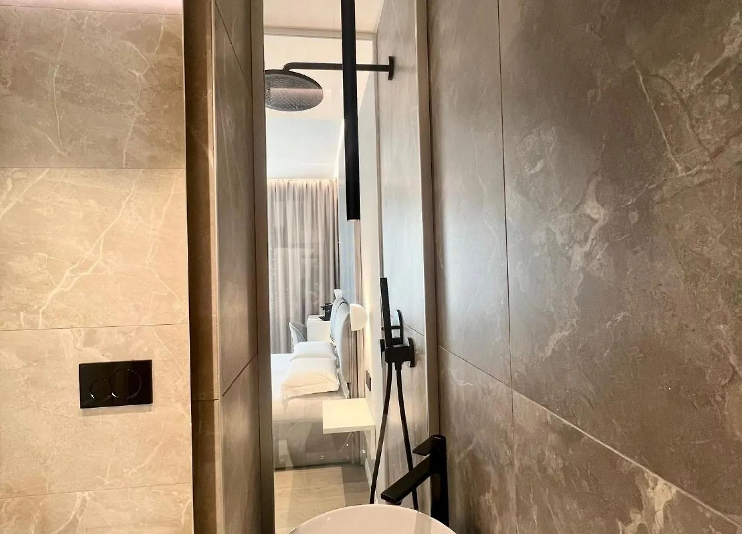 ***  La Chambre Milano Guest House Италия
