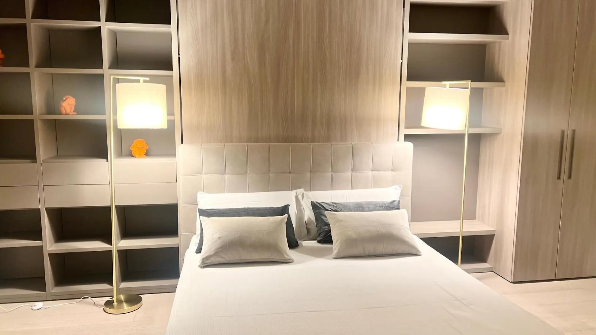 La Chambre Milano Guest House contacts
