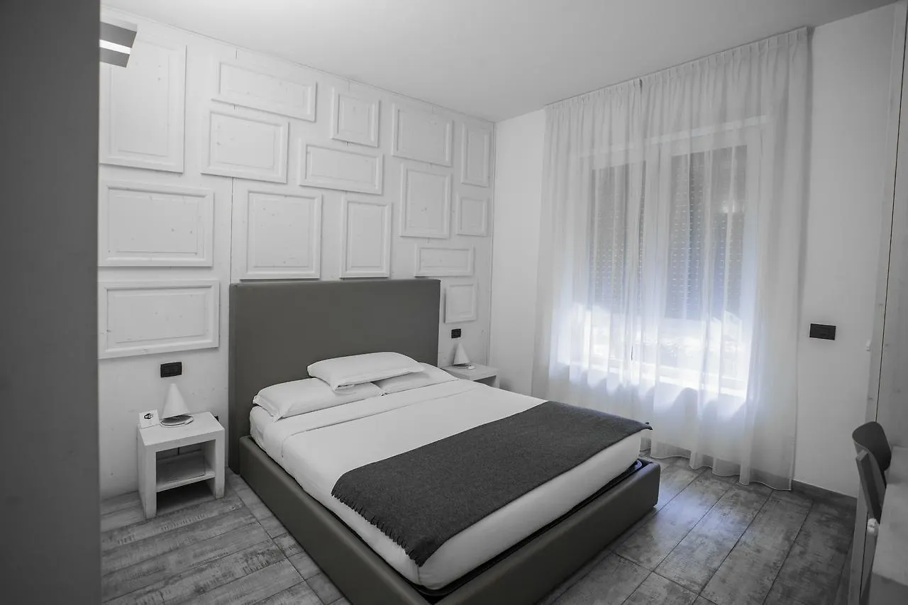 ***  La Chambre Milano Guest House Italy
