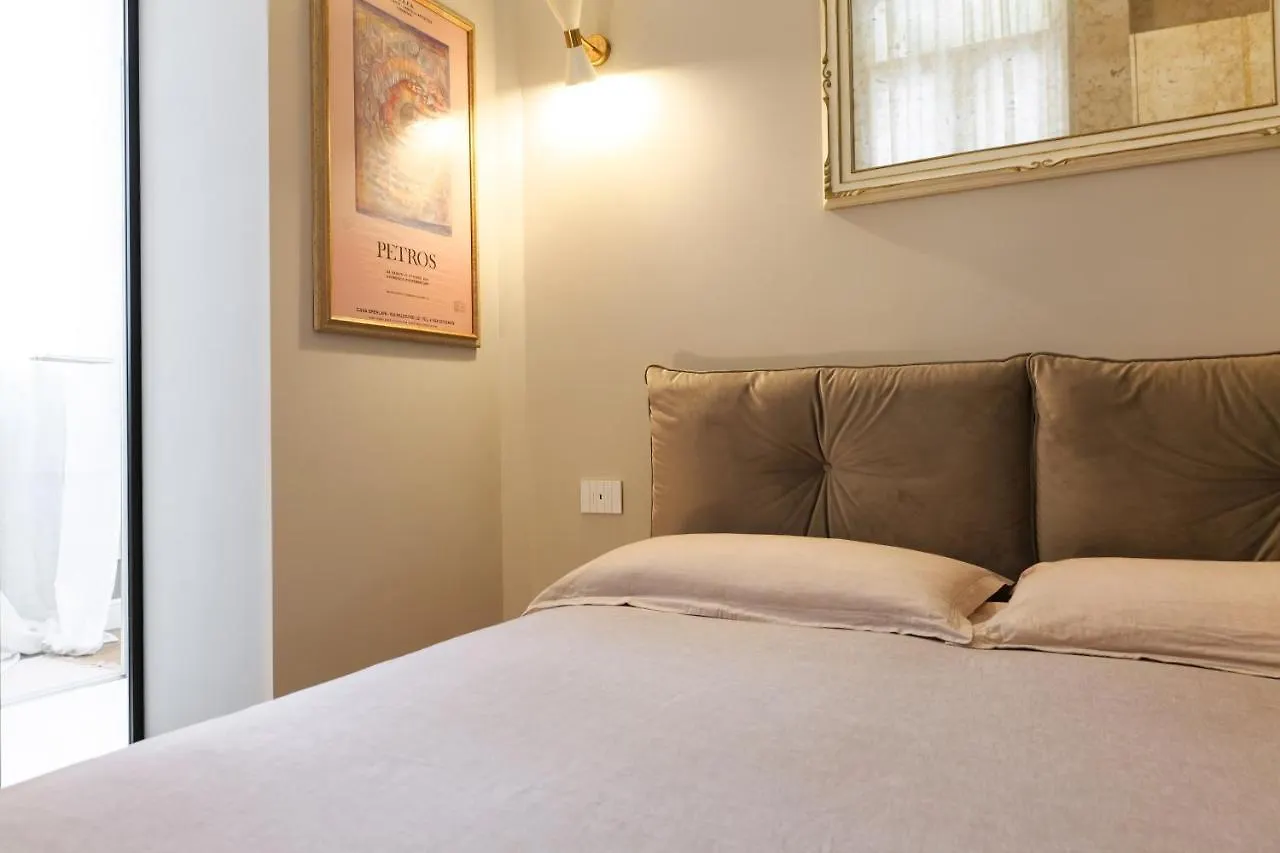 La Chambre Milano Guest House Italy