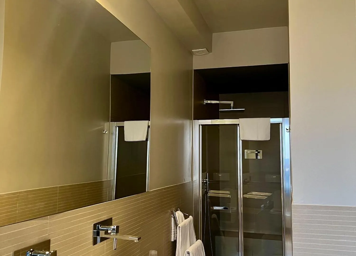 La Chambre Milano Guest House Italie